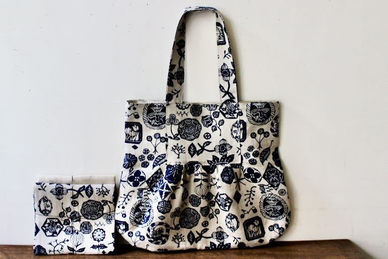  四角いヨークのトートバックセット花図案吹き寄せFlaxネイビー